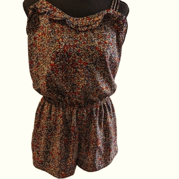 BCBGeneration confetti summer romper size medium. Beachy summer style - Picture 1 of 5